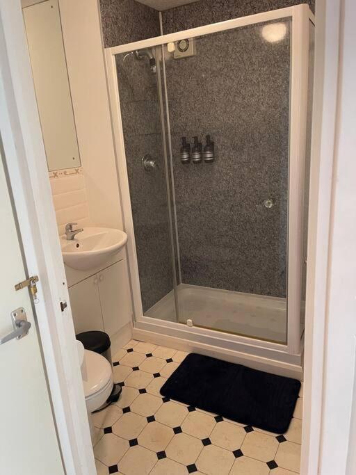 Centre Of Town House 3 Bedrooms Sleeps 5 And Infant Free Onsite Parking 2 Cars King's Lynn Dış mekan fotoğraf